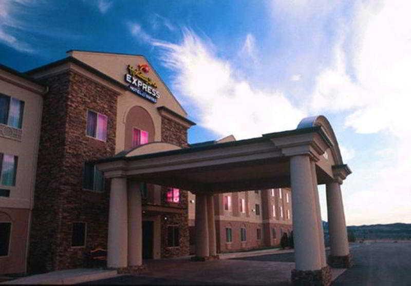 Holiday Inn Express Hotel & Suites Cedar City By Ihg Екстериор снимка